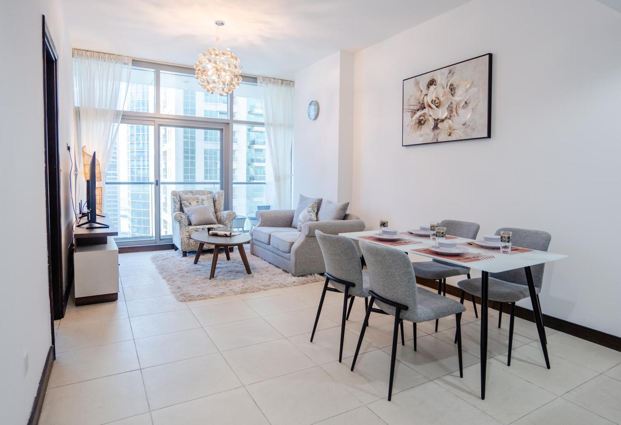 Apartment 1br Near Metro Jlt Pool Gym Fast Wi-fi