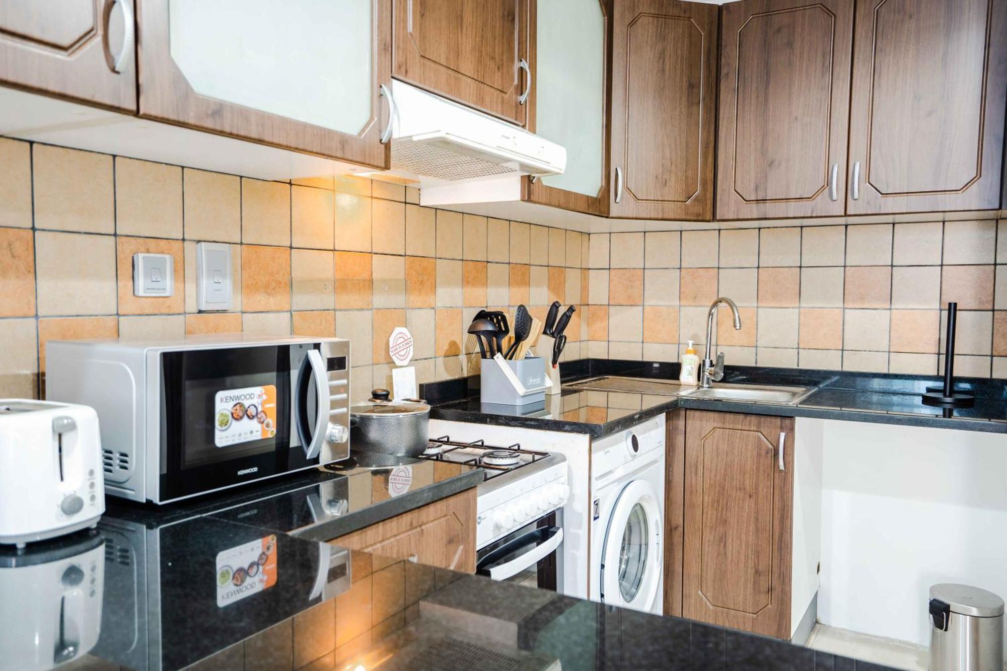 1br Near Metro Jlt Pool Gym Fast Wi-fi Apartment
