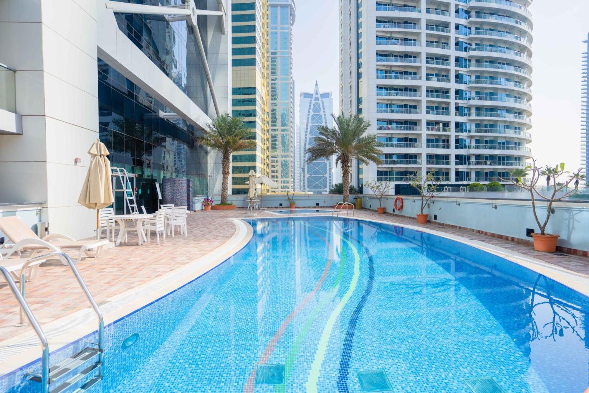 Apartment 1br Near Metro Jlt Pool Gym Fast Wi-fi *