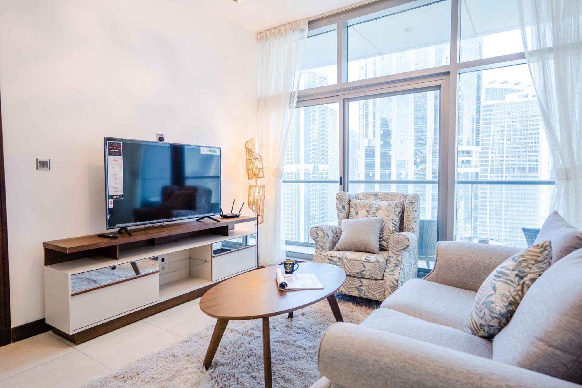 1br Near Metro Jlt Pool Gym Fast Wi-fi Apartment