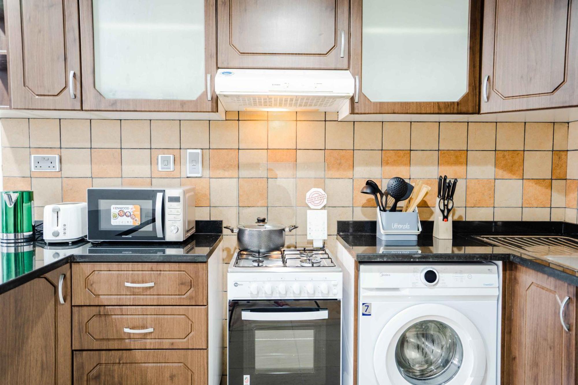 Apartment 1br Near Metro Jlt Pool Gym Fast Wi-fi *