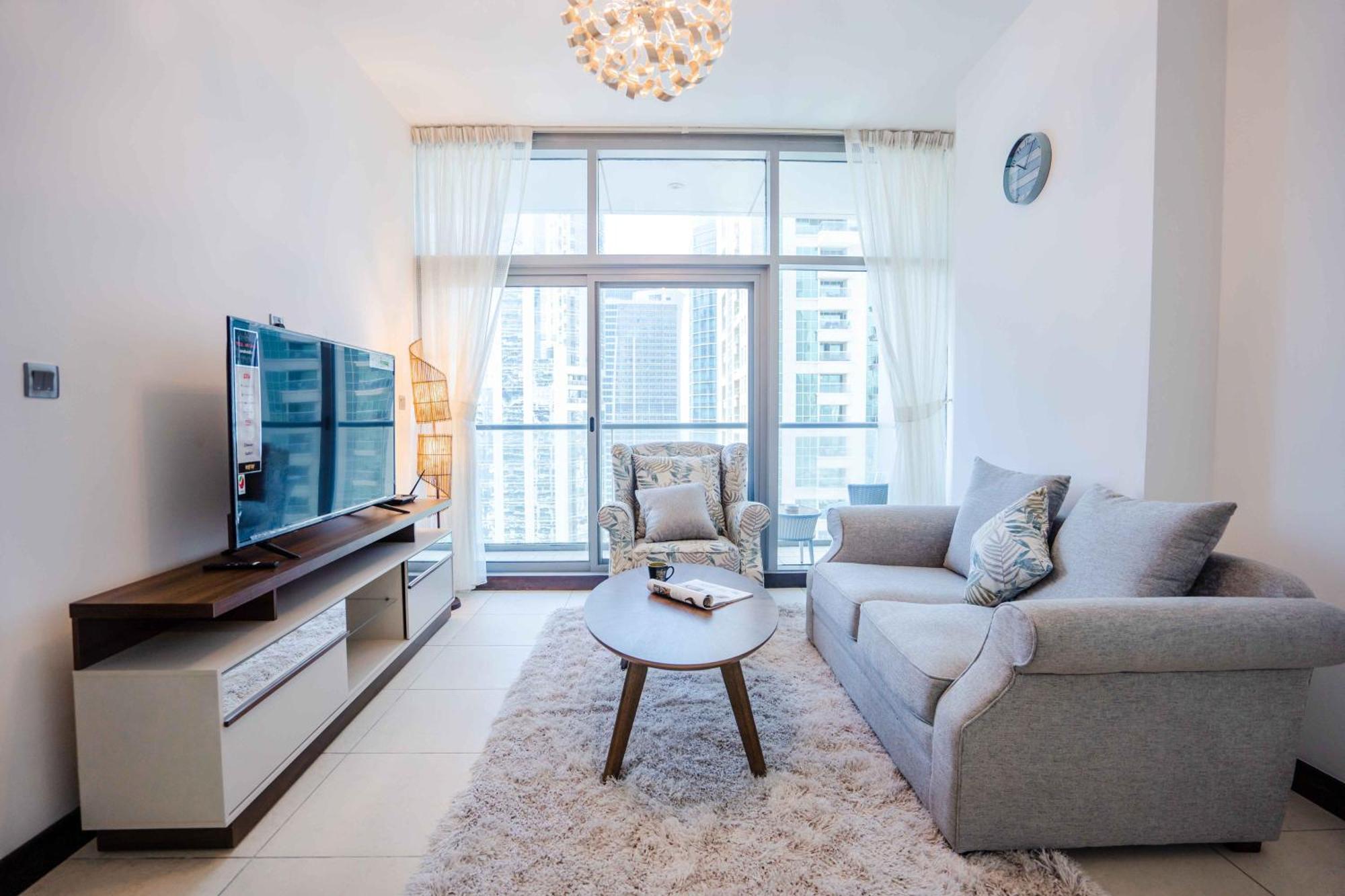 1br Near Metro Jlt Pool Gym Fast Wi-fi *