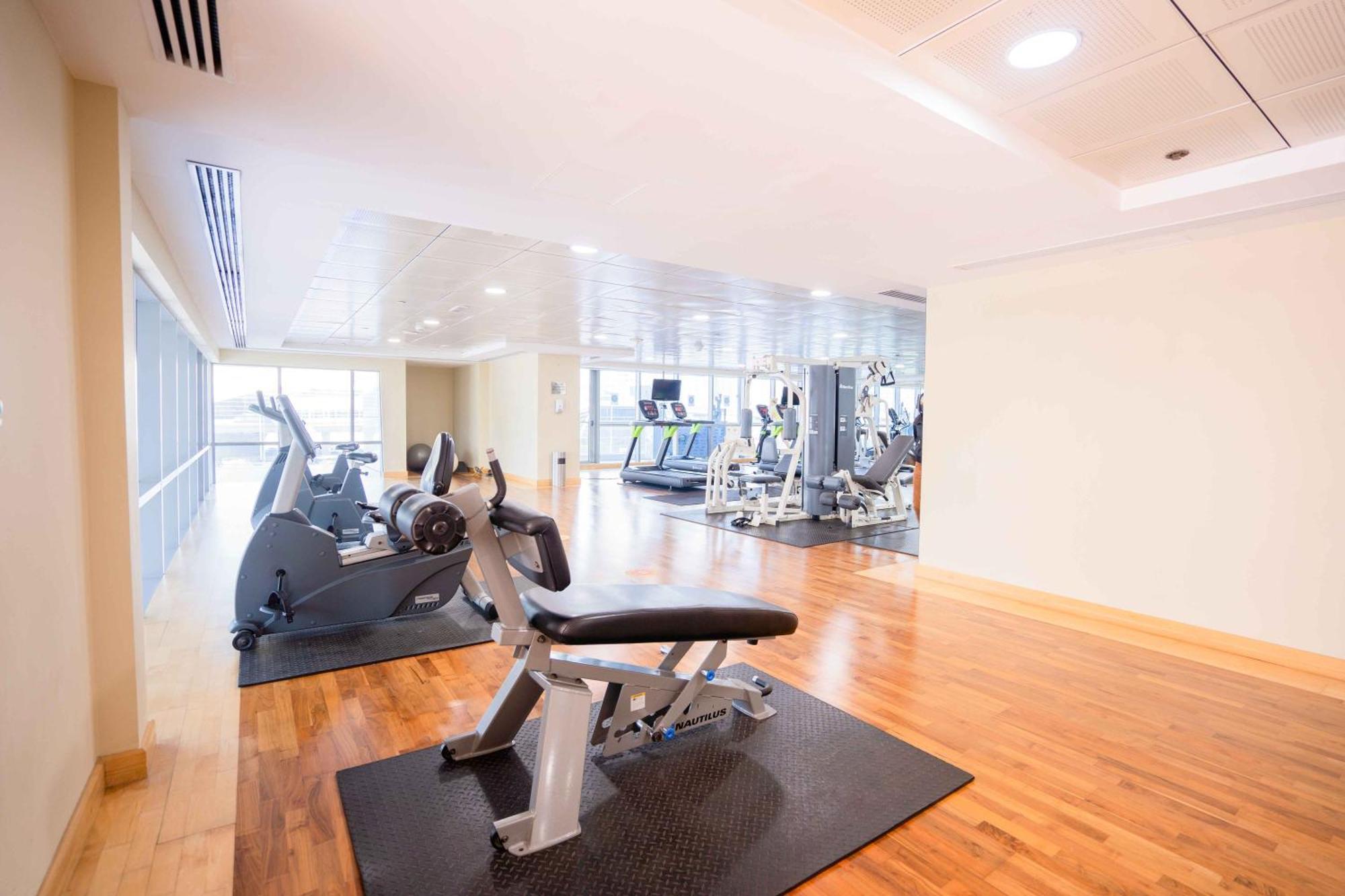 1br Near Metro Jlt Pool Gym Fast Wi-fi