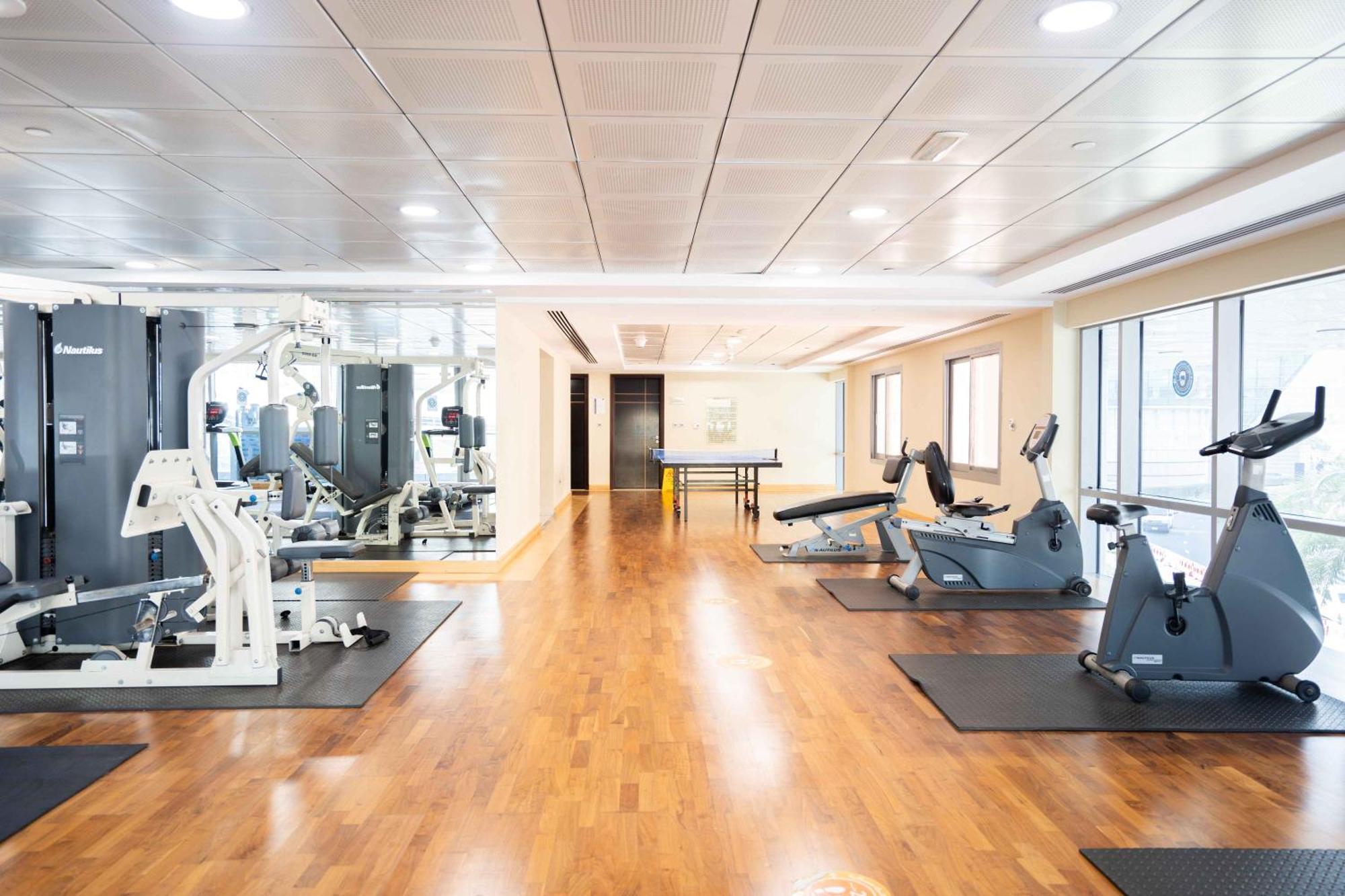 Apartment 1br Near Metro Jlt Pool Gym Fast Wi-fi