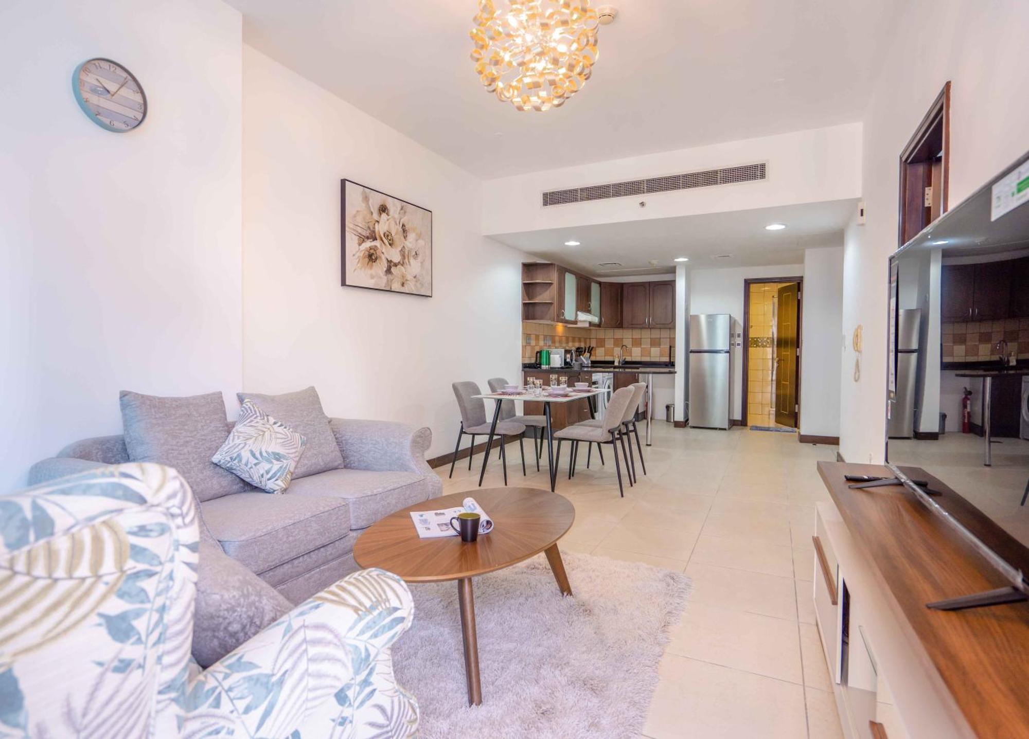 1br Near Metro Jlt Pool Gym Fast Wi-fi