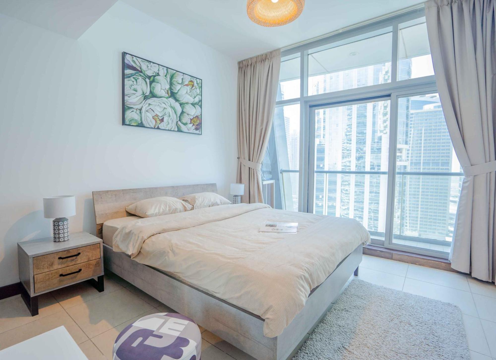 1br Near Metro Jlt Pool Gym Fast Wi-fi