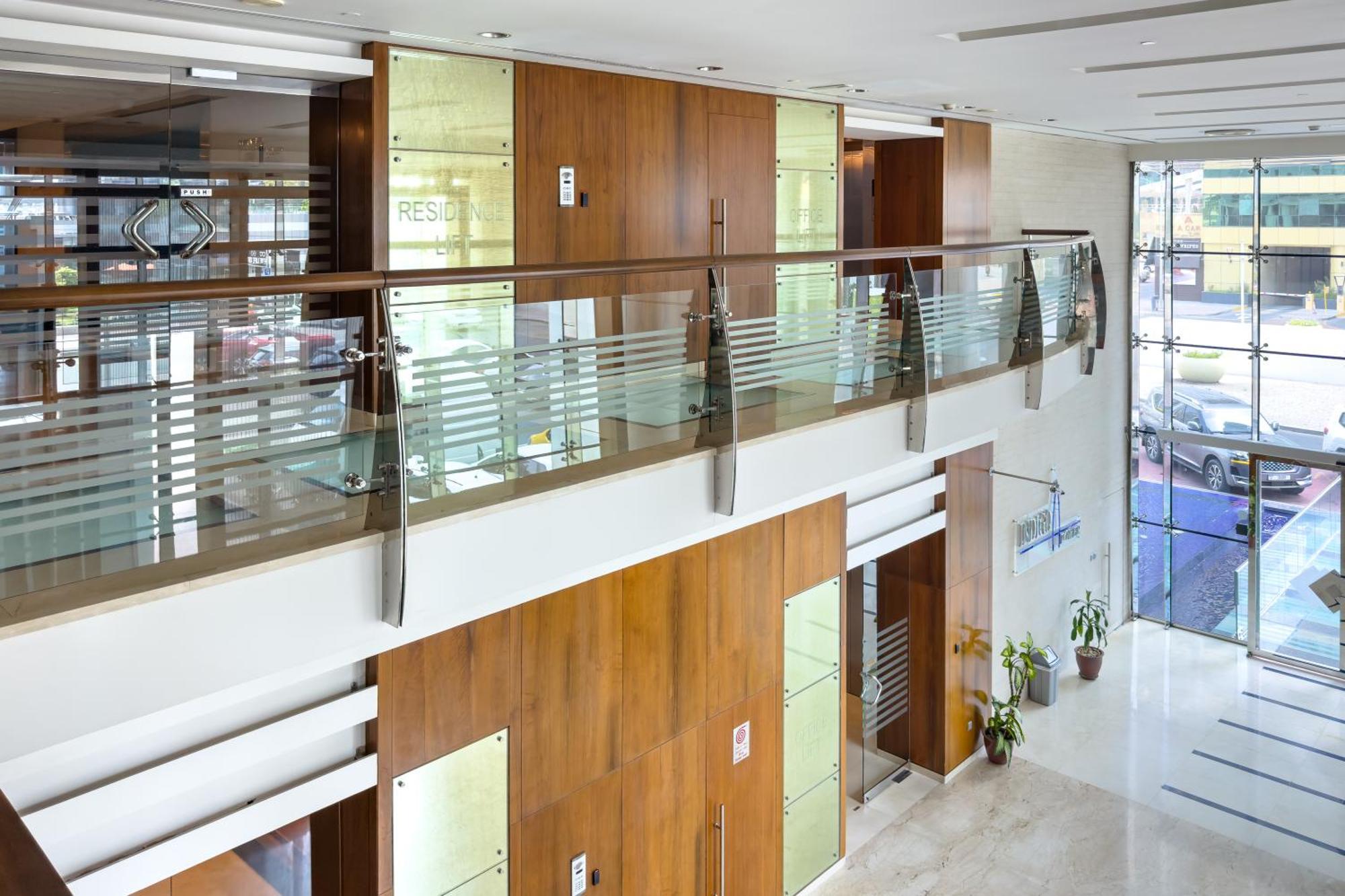 1br Near Metro Jlt Pool Gym Fast Wi-fi Dubai
