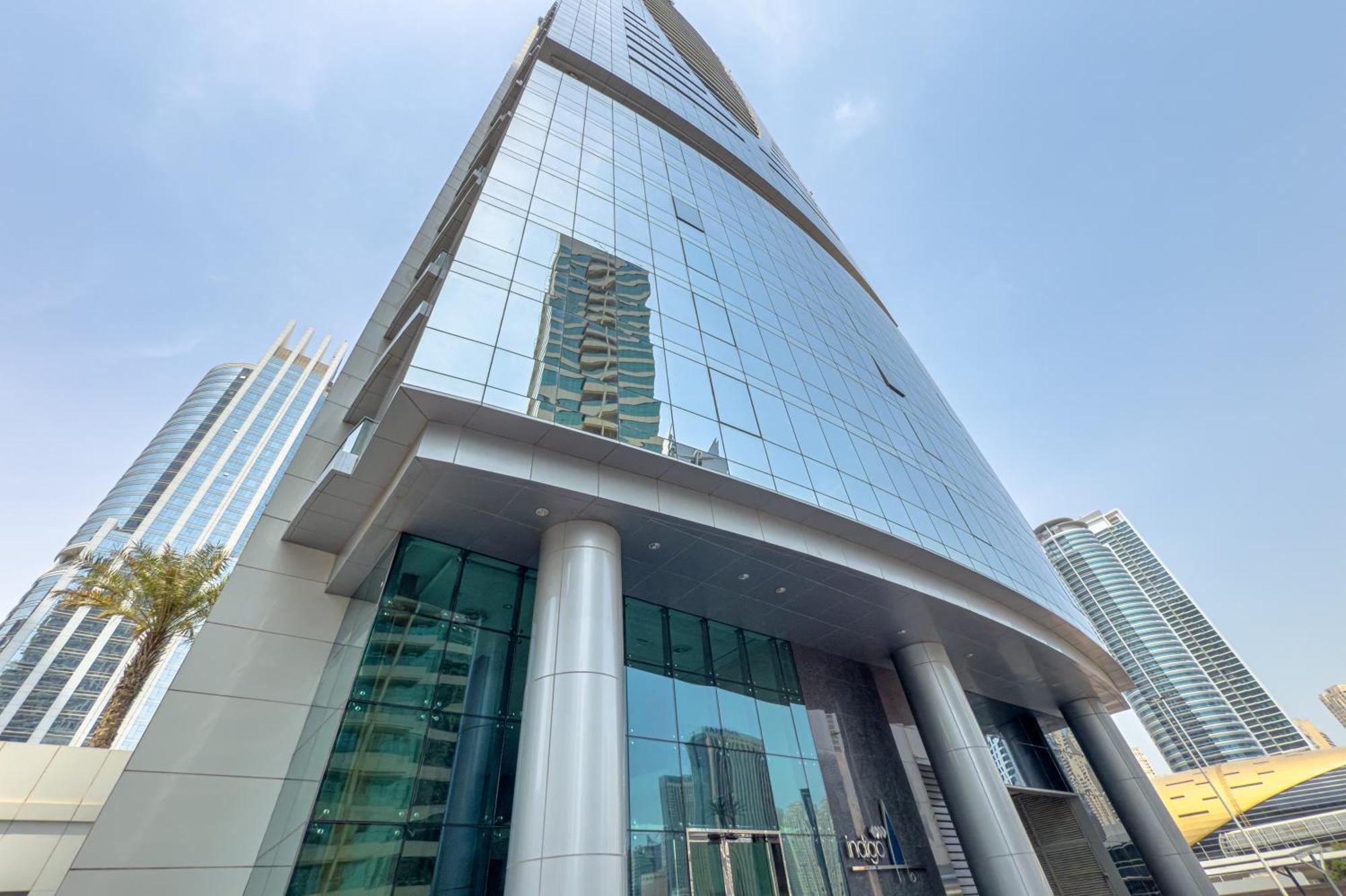 1br Near Metro Jlt Pool Gym Fast Wi-fi Apartment