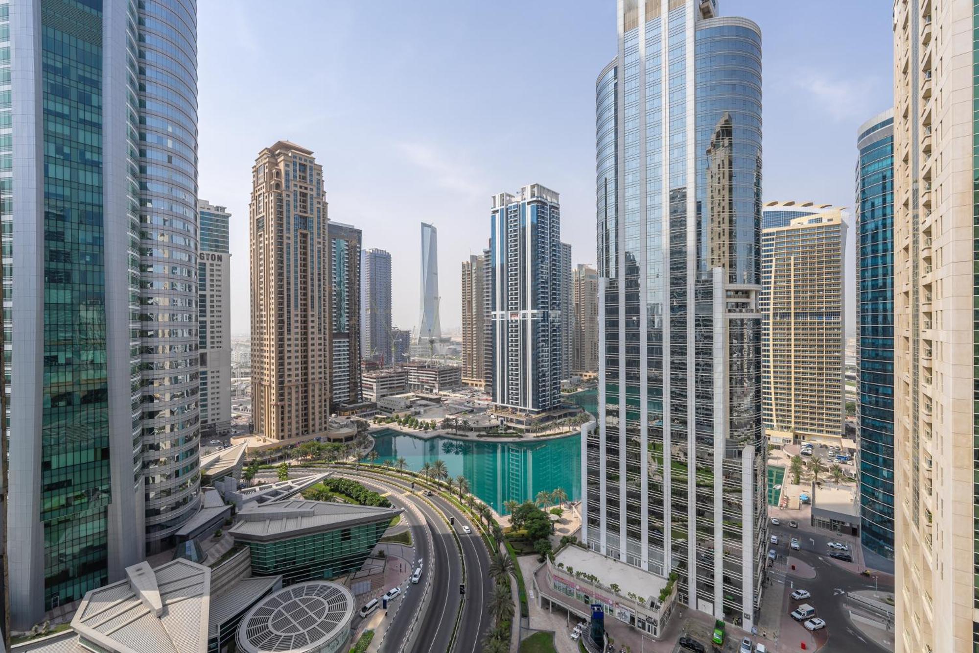 1br Near Metro Jlt Pool Gym Fast Wi-fi *