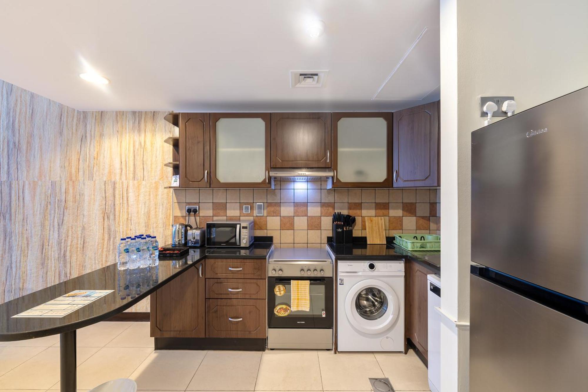 1br Near Metro Jlt Pool Gym Fast Wi-fi Dubai