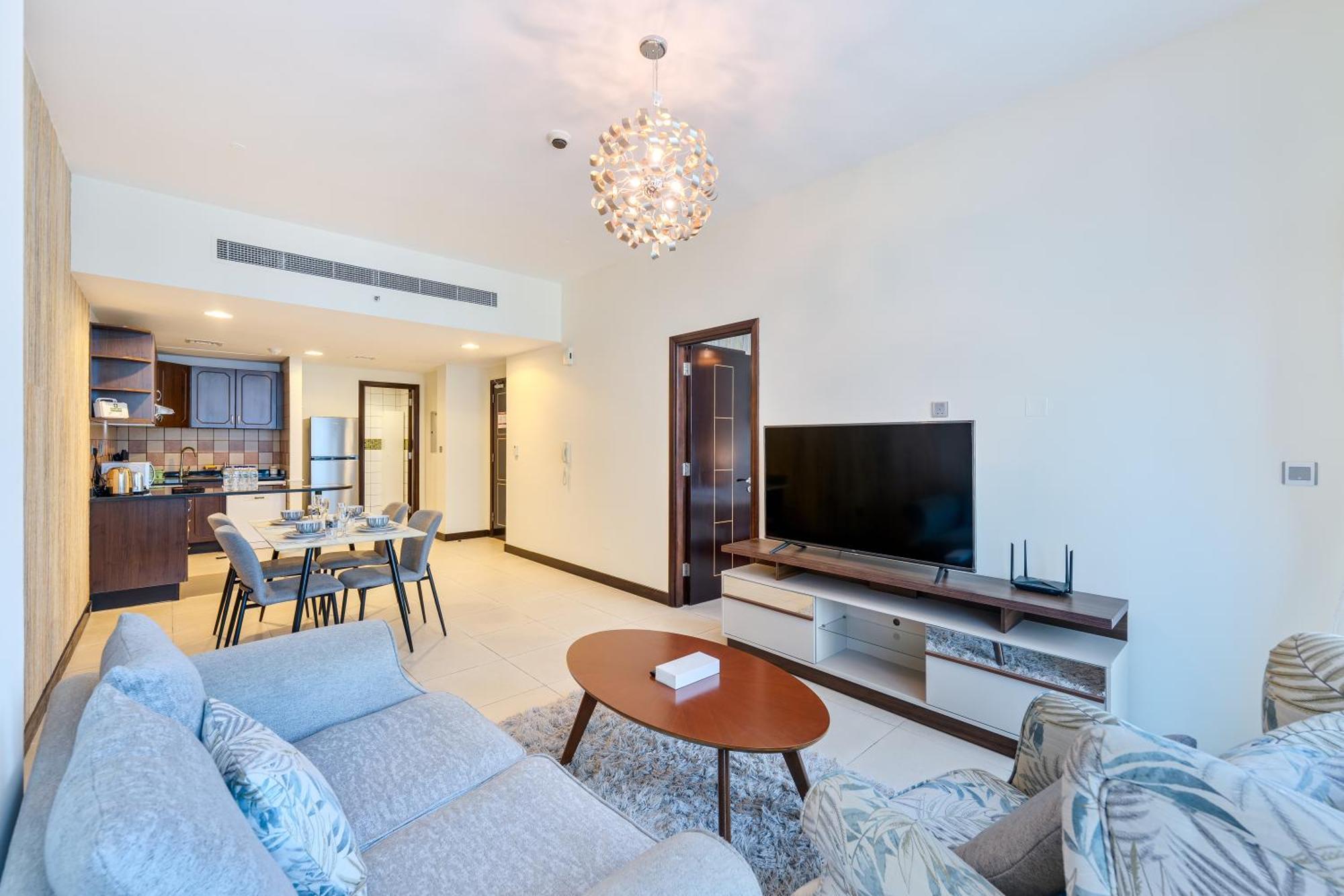 1br Near Metro Jlt Pool Gym Fast Wi-fi Apartment