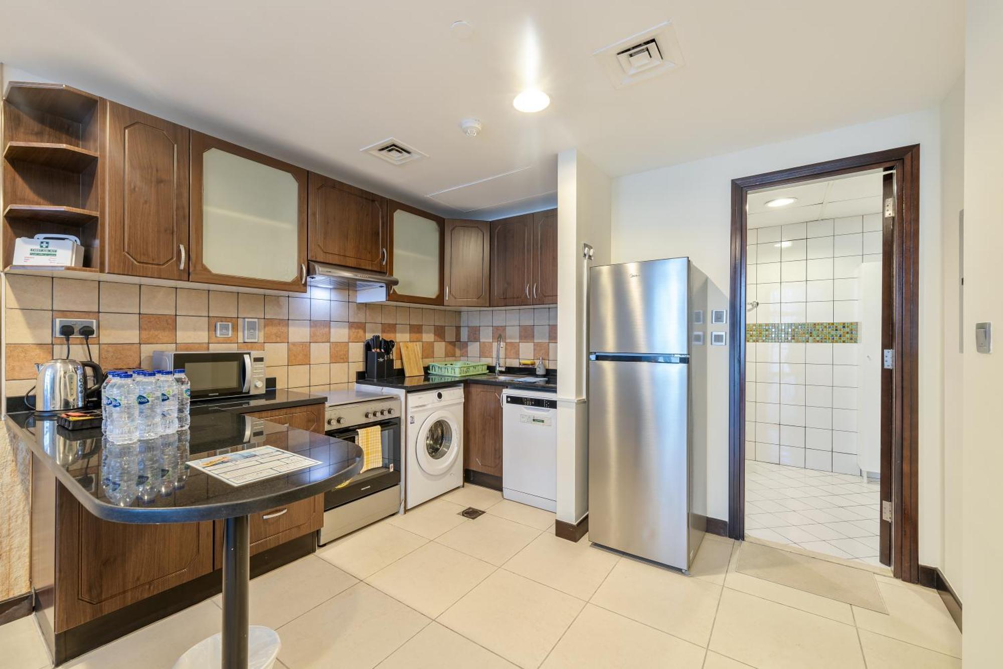 Apartment 1br Near Metro Jlt Pool Gym Fast Wi-fi *