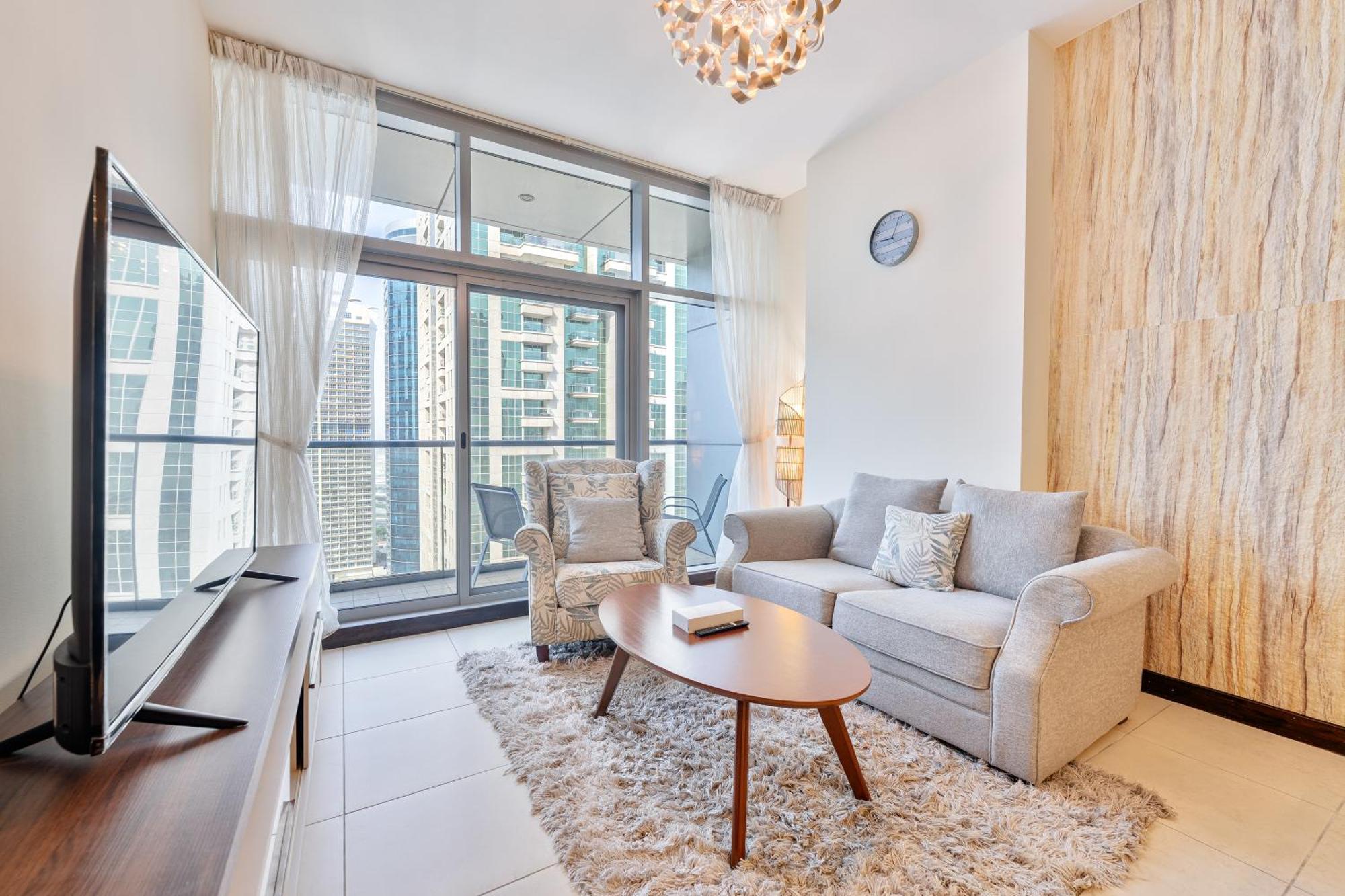1br Near Metro Jlt Pool Gym Fast Wi-fi Apartment